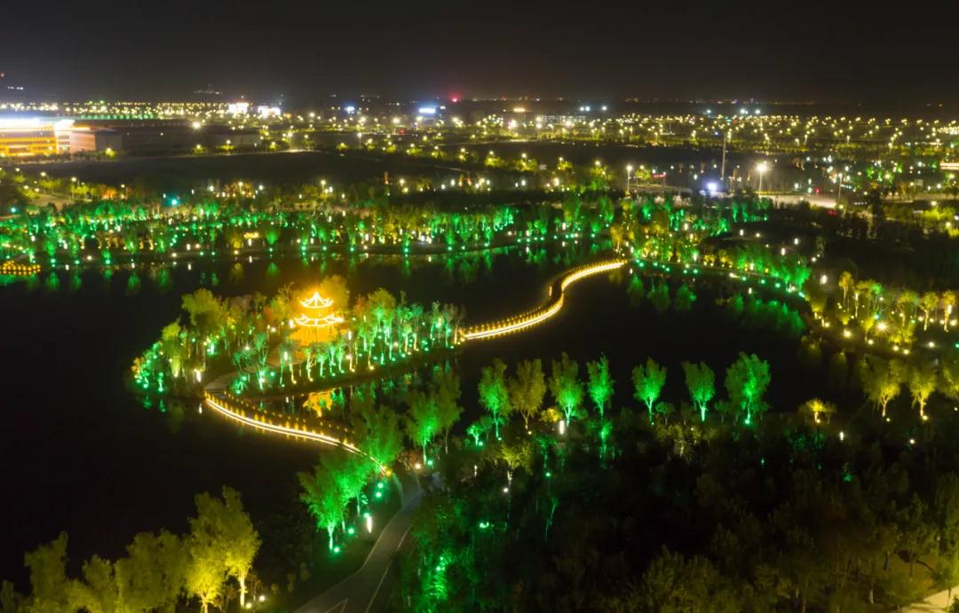 景 点 简 介可克达拉朱雀湖公园位于可克达拉市珠江西路,总占地面积