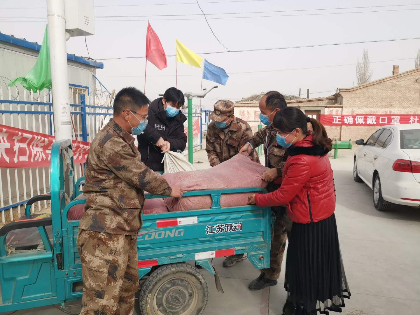 塔里木大学一家四口齐上阵并肩作战抗疫情