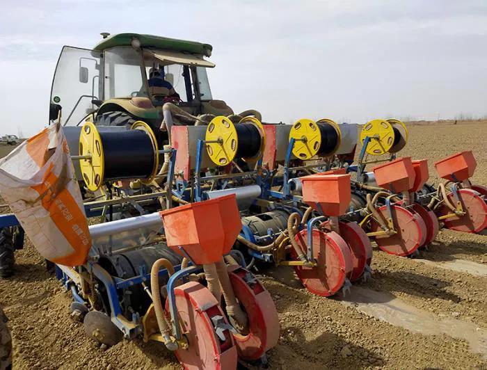 第十师北屯市大漠边缘发展智慧农业为种植户减负增效