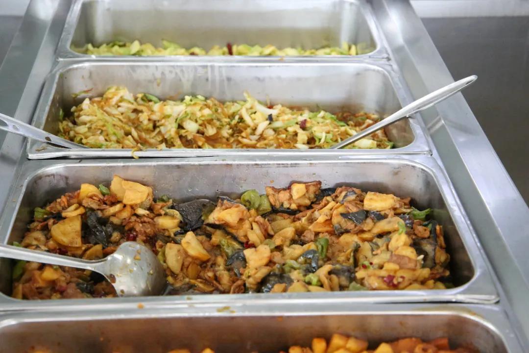 北屯高级中学食堂为高考生提供精美营养餐