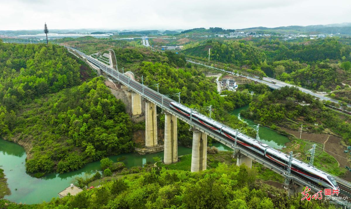 贵阳环城铁路全线通车运营