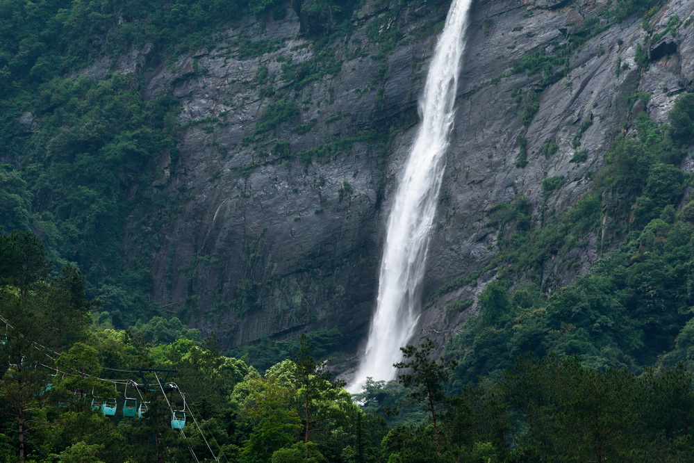 庐山瀑布再现飞流直下三千尺景观